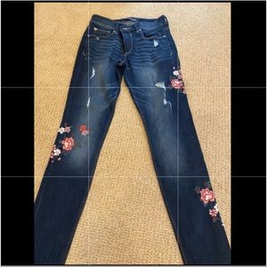 Floral detailed jeans